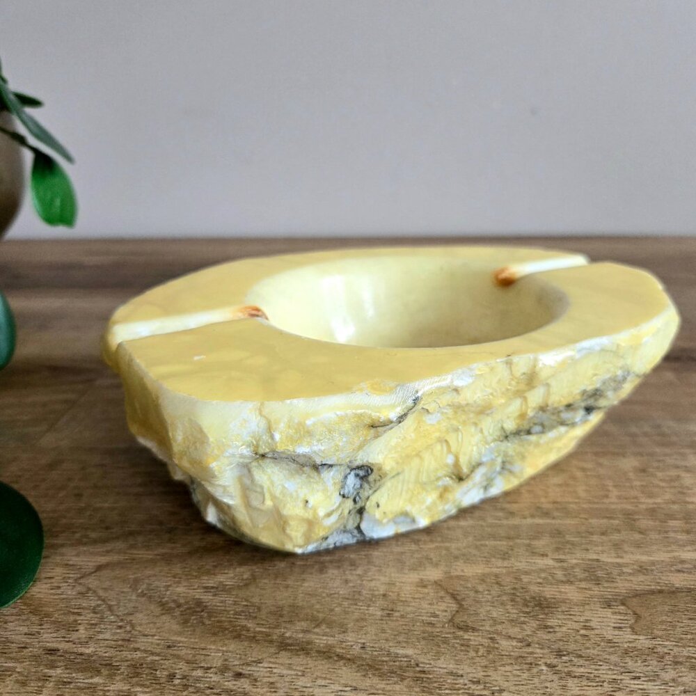 Vintage 1960s 1970s carved Alabaster stone ashtray. Midcentury MCM retro decor. - Picture 3 of 7